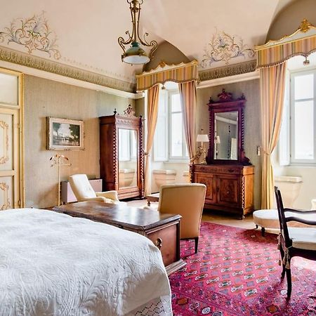 네이베 Castello Di Coazzolo B&B 외부 사진