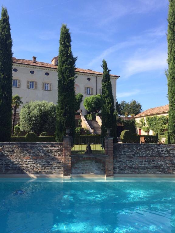 네이베 Castello Di Coazzolo B&B 외부 사진