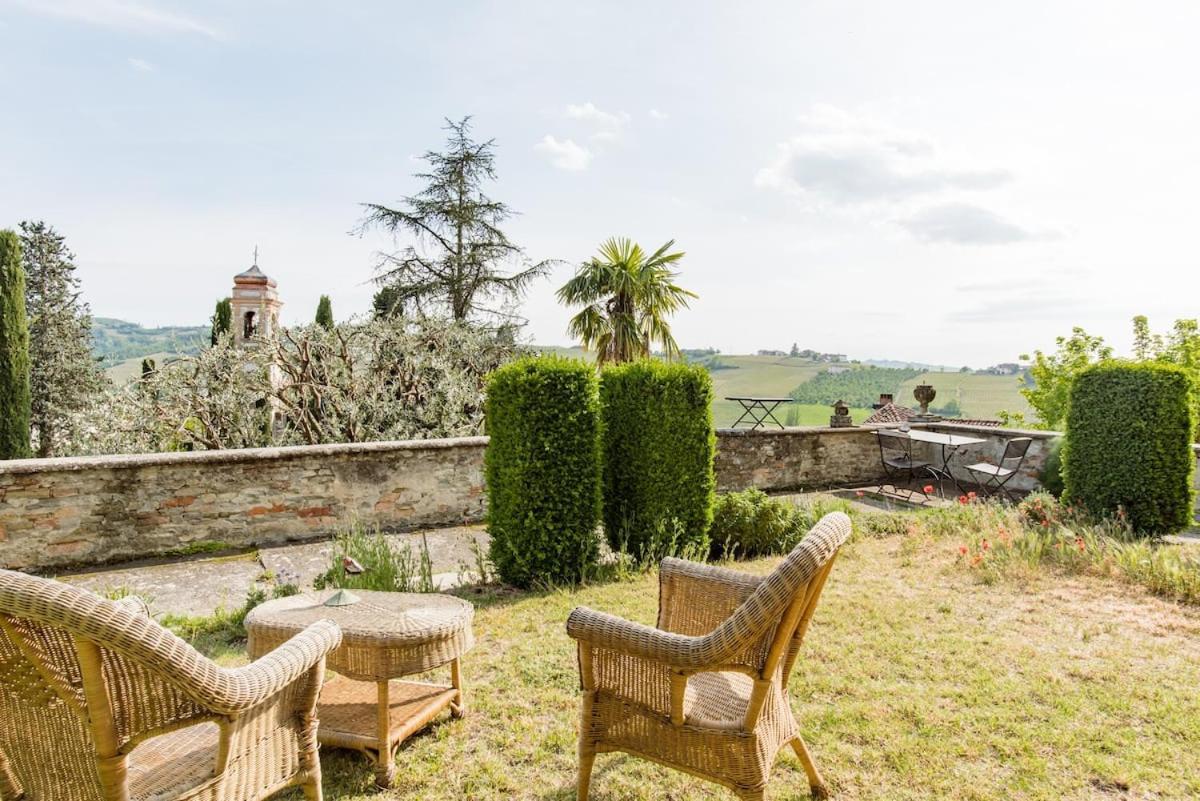 네이베 Castello Di Coazzolo B&B 외부 사진