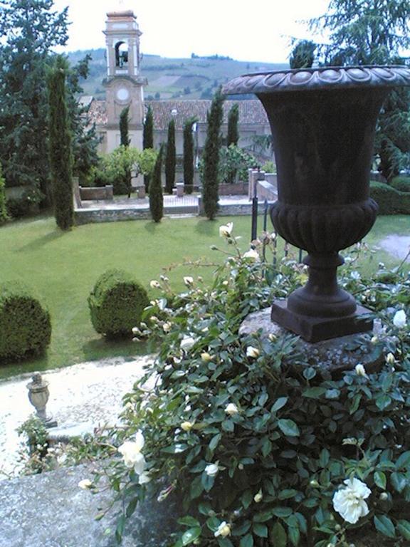 네이베 Castello Di Coazzolo B&B 외부 사진