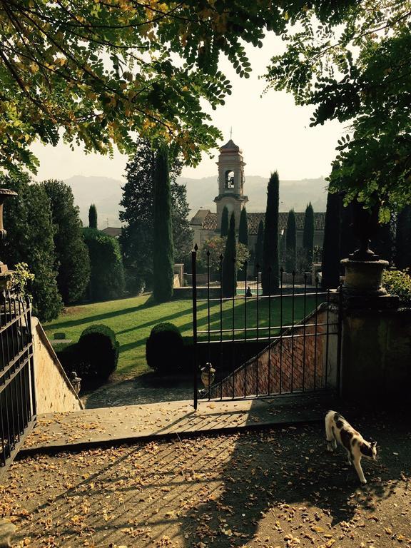 네이베 Castello Di Coazzolo B&B 외부 사진
